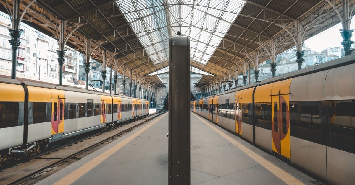 Gratis stockfoto met aankomsthal, architectuur, balustrade