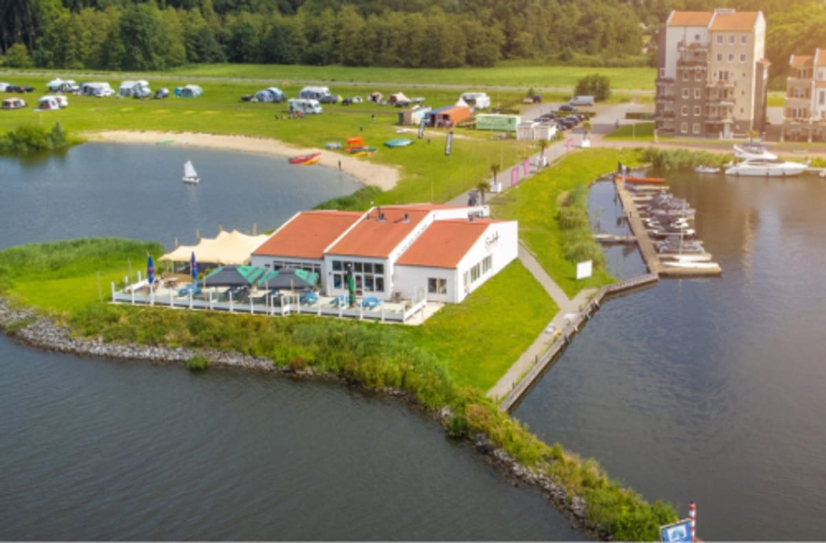 Sfeerbeeld van Eemhof Watersport & Beachclub