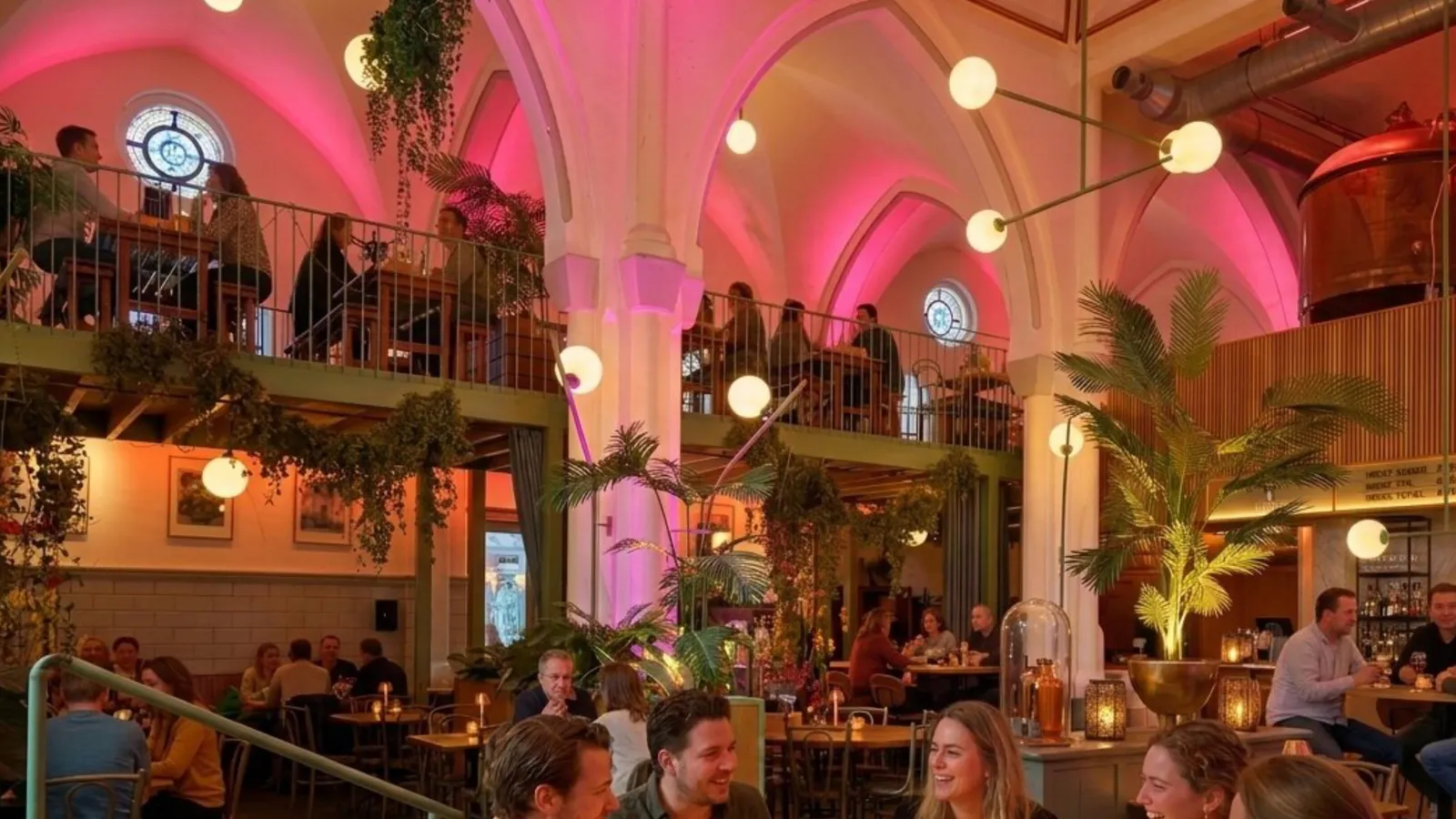 Sfeerbeeld van Vergaderen in een bierbrouwerij in een kerk